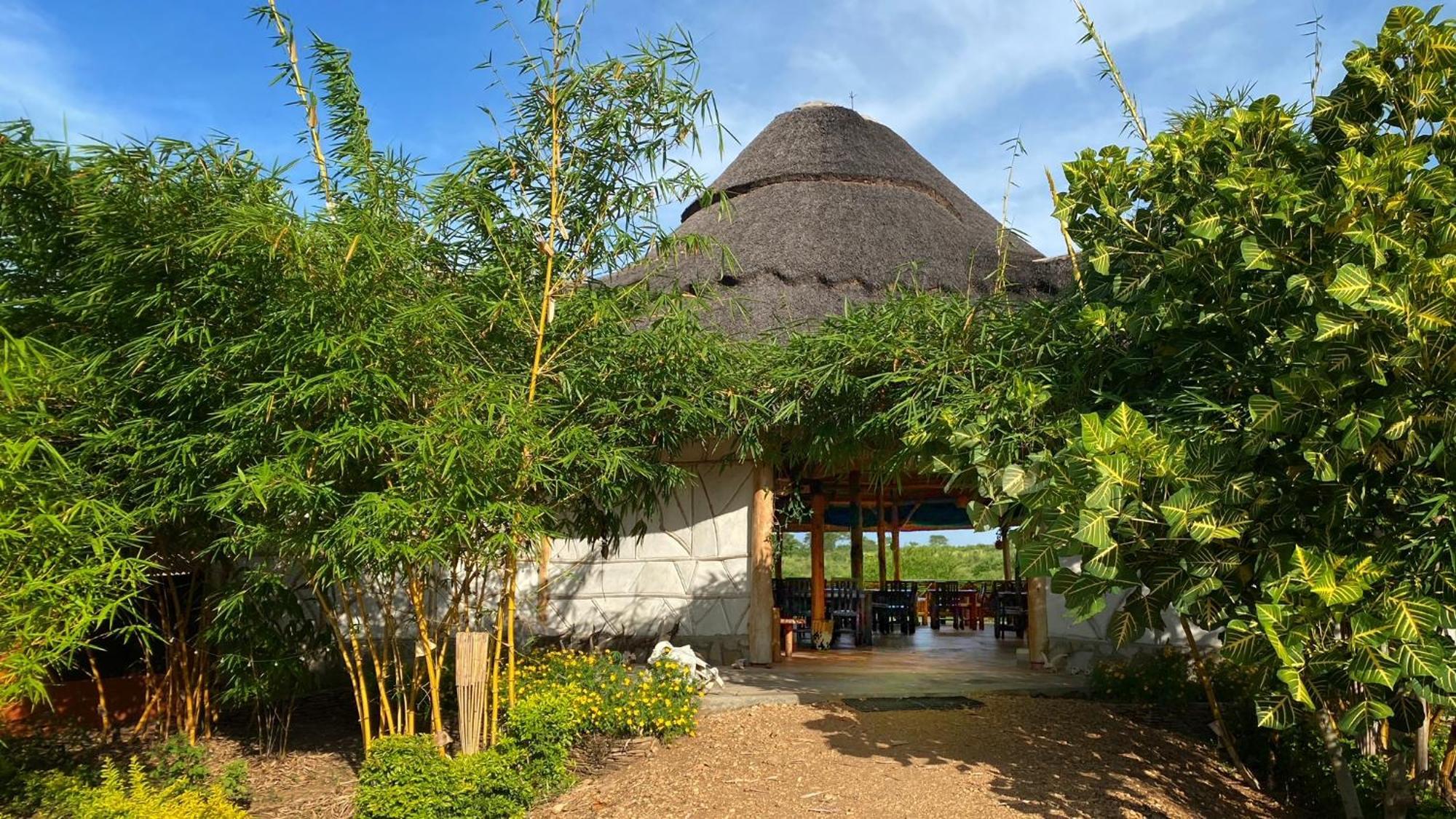 Murchison Falls Bamboo Village Paraa Eksteriør billede