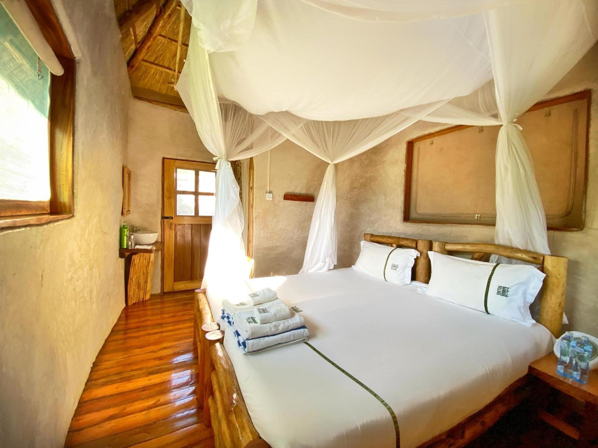 Murchison Falls Bamboo Village Paraa Eksteriør billede