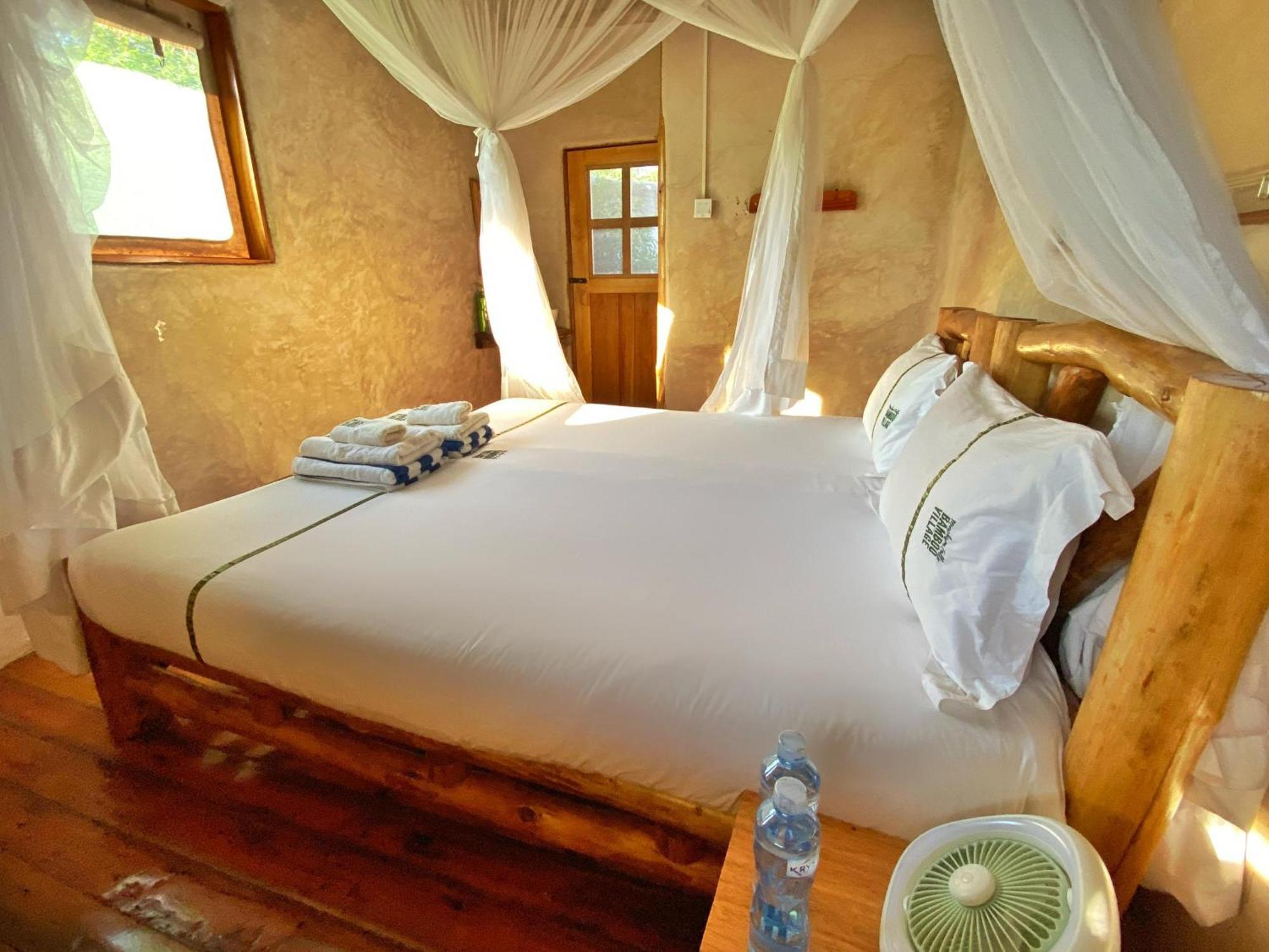 Murchison Falls Bamboo Village Paraa Eksteriør billede